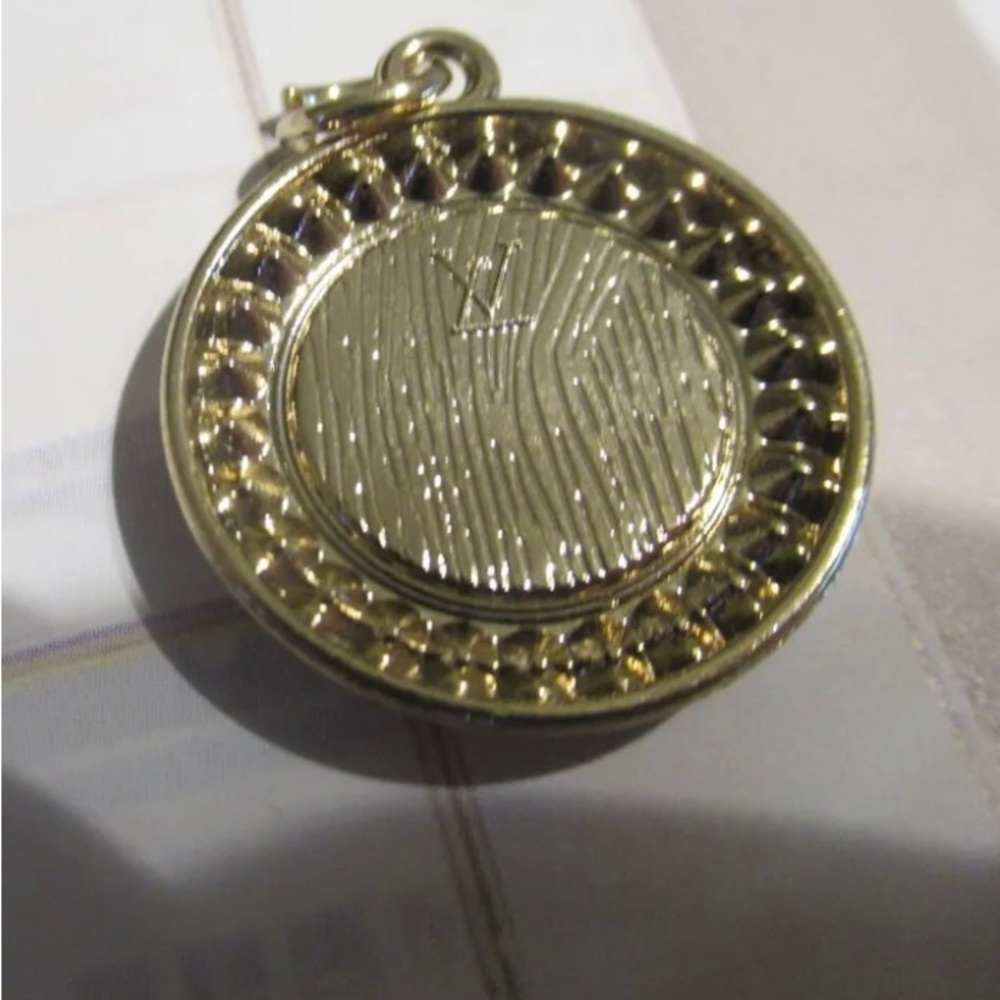 🖤Louis Vuitton LV Charm🖤 - Picture 2 of 3